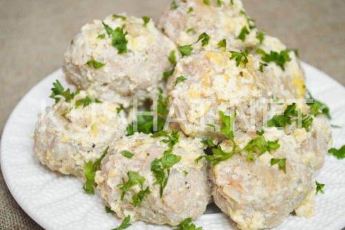 Тефтели с рисом в сметанном соусе. Пошаговый рецепт с фото