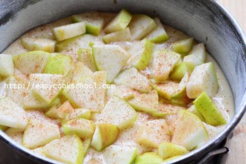 Бисквит на кефире с яблоками. Шарлотка с яблоками на кефире