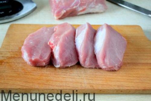 Шейка свиная запеченная в духовке с сыром и помидорами. Свинина в духовке с помидорами и сыром