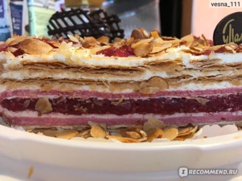 Наполеон с Малиной от Палыча. Сочетание наполеона с нежнейшим кремом и малинкой, это просто фантастика!