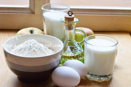 Бисквит на кефире с яблоками. Шарлотка с яблоками на кефире