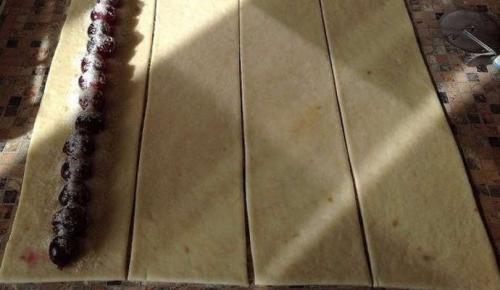 Пирог-улитка с вишней и творогом. Пирог «Улитка» с вишней