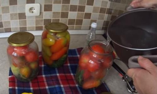 Помидоры на зиму с морковной ботвой, рецепт на 1 литровую банку
