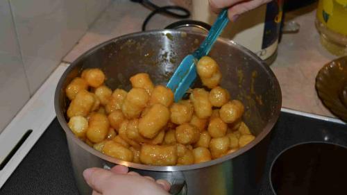 Десерт из ирисок и кукурузных палочек. Чак-чак из кукурузных палочек и ирисок