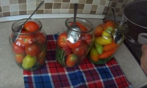 Помидоры на зиму с морковной ботвой, рецепт на 1 литровую банку