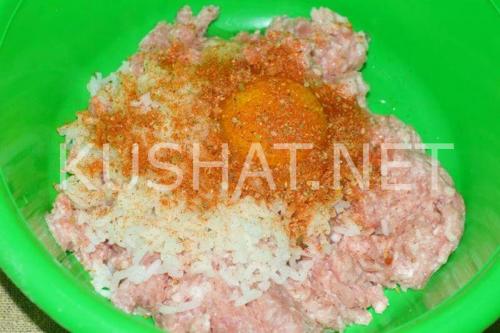 Тефтели с рисом в сметанном соусе. Пошаговый рецепт с фото