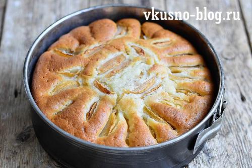 Яблочный пирог на кефире на скорую руку