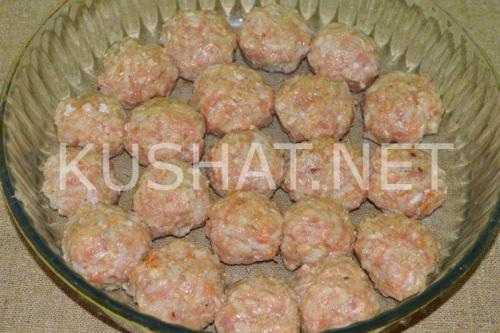 Тефтели с рисом в сметанном соусе. Пошаговый рецепт с фото