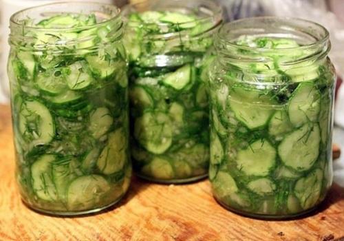 Салат из огурцов-на зиму с чесноком. Салаты из огурцов на зиму — чесночные свежие хрустящие огурчики.