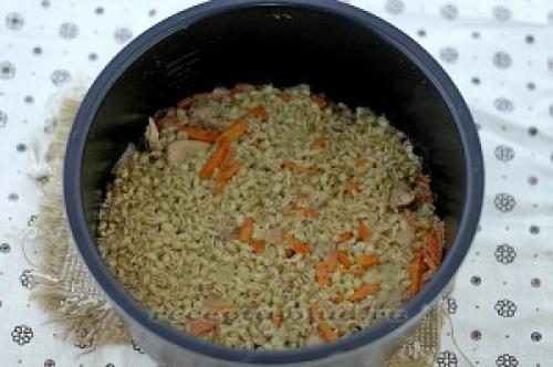 Перловка с мясом в скороварке. Перловая каша в мультиварке-скороварке