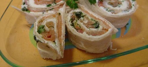 Рулет из лаваша с горбушей и сыром. Рулет из лаваша с лососем и сыром