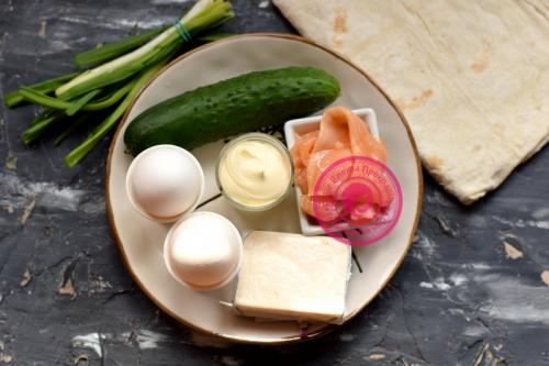 Лаваш с красной рыбой и плавленым сыром и огурцом. Рулет лаваш с красной рыбой и огурцом: фото рецепт в домашних условиях