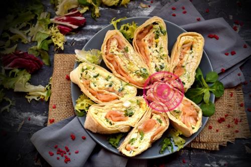 Лаваш с красной рыбой и плавленым сыром и огурцом. Рулет лаваш с красной рыбой и огурцом: фото рецепт в домашних условиях