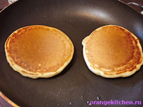 Оладьи на кефире пышные без яиц. Пышные оладьи на кефире без яиц