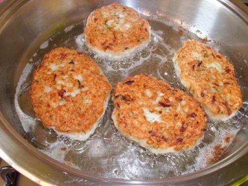 Рубленые котлеты из куриного филе с манкой. 