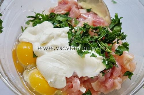 Котлеты рубленые из куриного филе с крахмалом и майонезом. Рецепт 4, простой: котлеты куриные рубленые с майонезом