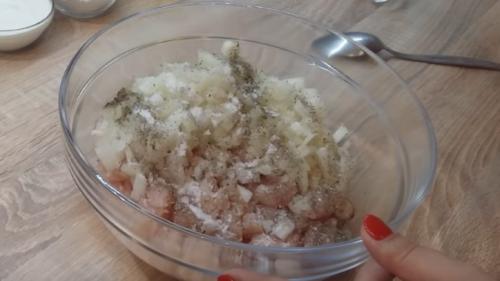 Куриные котлеты рубленые сочные рецепт. Рубленные куриные котлеты с майонезом (получаются сочные и нежные внутри)
