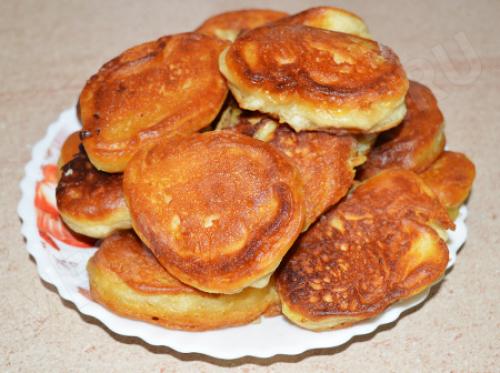 Оладьи на кефире без яиц на дрожжах. Пышные оладьи на кефире без яиц