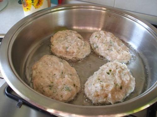 Рубленые котлеты из куриного филе с манкой.