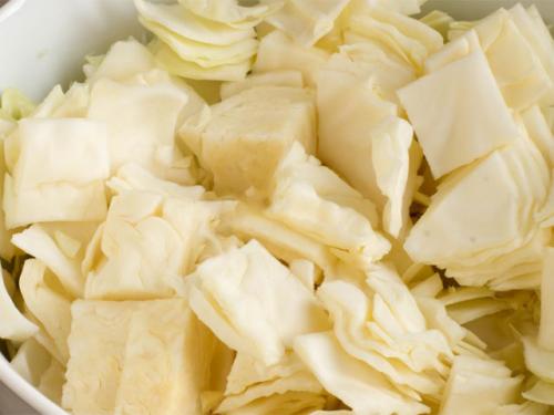 Капуста в горячем рассоле со свеклой. Капуста со свеклой, маринованная крупными кусками в банке