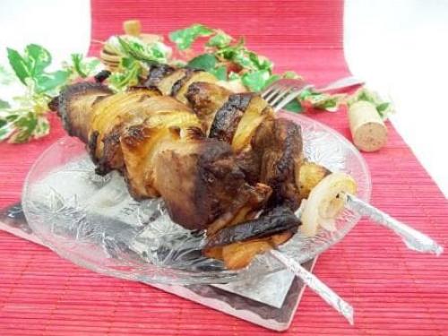 Шашлык в духовке на шпажках. Вкусный шашлык в духовке на шпажках из свинины — пальчики оближешь