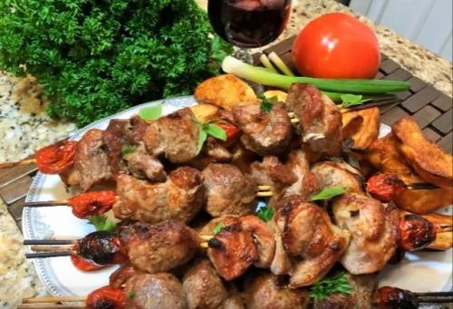 Шашлык в духовке + Маринад для шашлыка из свинины. 5 рецептов