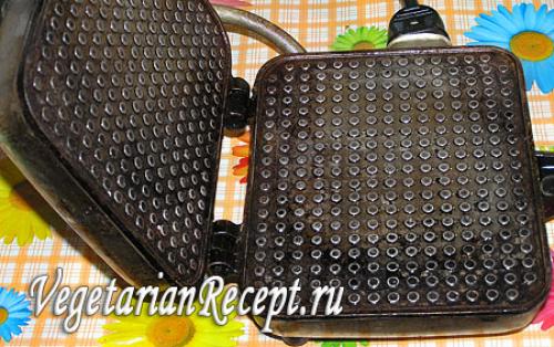 Какую начинку выбрать для вегетарианских слоеных трубочек. Тонкие вафли или вафельные трубочки без яиц (постные)