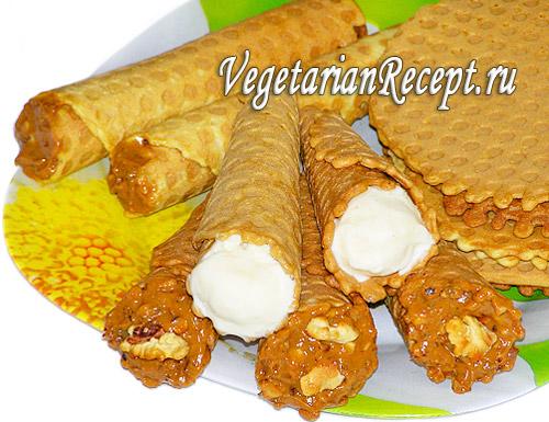 Какую начинку выбрать для вегетарианских слоеных трубочек. Тонкие вафли или вафельные трубочки без яиц (постные)