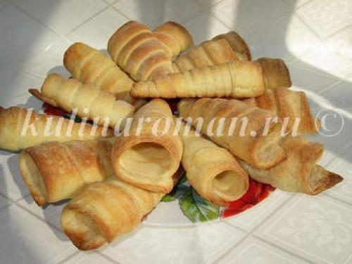 Какие ингредиенты необходимы для приготовления слоеных трубочек с белковым кремом. Как приготовить:Слоёные трубочки с белковым кремом