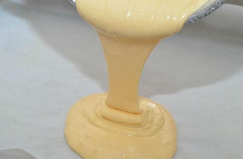 Как хранить рулет со сгущенкой после приготовления. Бисквитный рулет за 5 минут — быстрые рецепты рулетов, которые легко сворачиваются