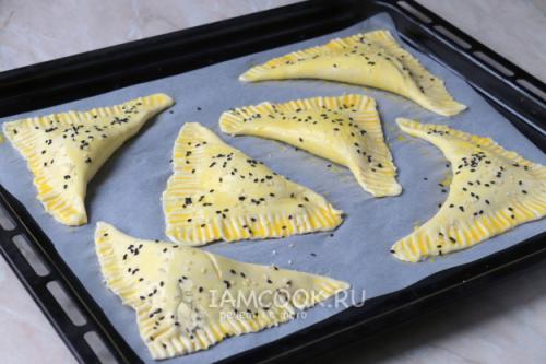 Завораживающие слоеные палочки со сгущенкой: рецепт и секреты приготовления 12