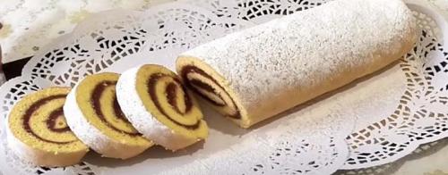 Можно ли запечь рулет со сгущенкой заранее и подогреть перед подачей. Бисквитный рулет: простые и быстрые рецепты рулетов которые легко сворачиваются