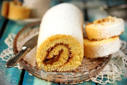 Вкусный рулет со сгущенкой: простой рецепт для домашнего приготовления 19