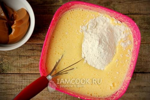 Вкусный рулет со сгущенкой: простой рецепт для домашнего приготовления 14