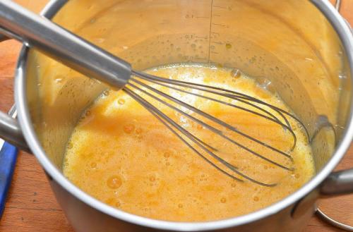 Как хранить рулет со сгущенкой после приготовления. Бисквитный рулет за 5 минут — быстрые рецепты рулетов, которые легко сворачиваются