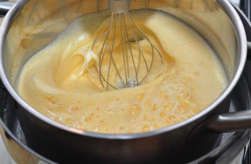 Как хранить рулет со сгущенкой после приготовления. Бисквитный рулет за 5 минут — быстрые рецепты рулетов, которые легко сворачиваются