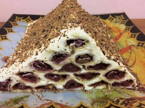 Торт монастырская изба#39,#39, из слоеного теста с заварным кремом. Торт «Монастырская изба» из готового слоеного теста с вишней и сметанным кремом