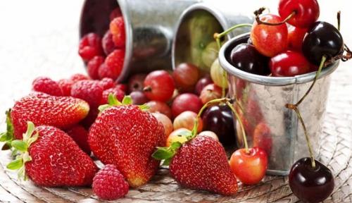 17 рецептов ягодного смузи: полезные и вкусные варианты для каждого дня