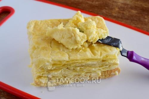 Торт из слоеного теста со сгущенкой. Слоеный торт со сгущенкой 07