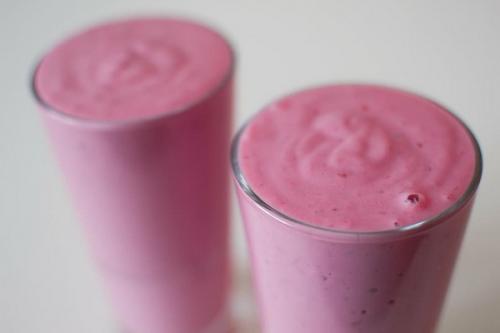 Можно ли использовать замороженную черную смородину для смузи и как это повлияет на вкус. Тонкости технологии