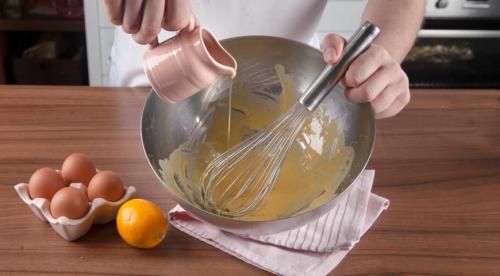 Домашний майонез обычным венчиком. Майонез без блендера 09