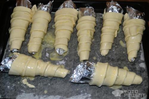 Как сделать рулетики из дрожжевого теста с вареной сгущенкой красивыми и аппетитными. Рецепт: Трубочки из слоеного дрожжевого теста - С начинкой из вареной сгущенки