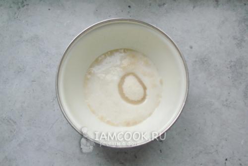 Вкусные рулетики из дрожжевого теста с вареной сгущенкой: рецепт и подсказки 02