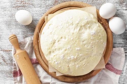 Вкусные рулетики из дрожжевого теста с вареной сгущенкой: рецепт и подсказки 12