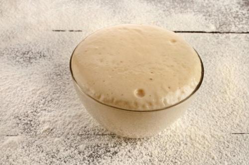 Вкусные рулетики из дрожжевого теста с вареной сгущенкой: рецепт и подсказки 15