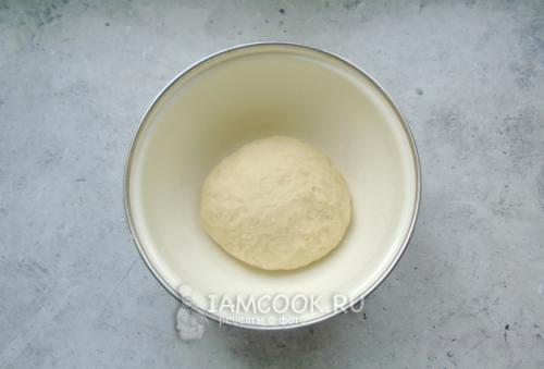 Вкусные рулетики из дрожжевого теста с вареной сгущенкой: рецепт и подсказки 06