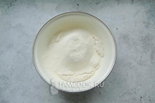 Вкусные рулетики из дрожжевого теста с вареной сгущенкой: рецепт и подсказки 03