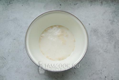 Вкусные рулетики из дрожжевого теста с вареной сгущенкой: рецепт и подсказки 01