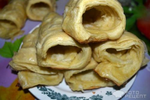 Как сделать рулетики из дрожжевого теста с вареной сгущенкой красивыми и аппетитными. Рецепт: Трубочки из слоеного дрожжевого теста - С начинкой из вареной сгущенки