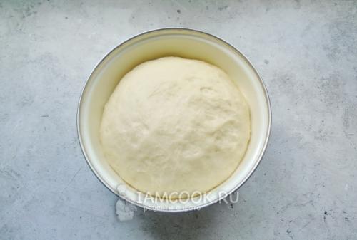 Вкусные рулетики из дрожжевого теста с вареной сгущенкой: рецепт и подсказки 08